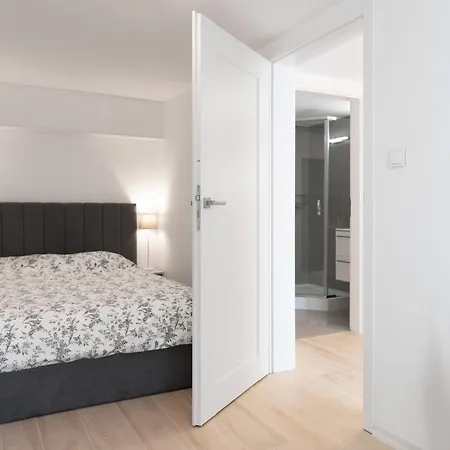 Casa Blanca Apartment *
